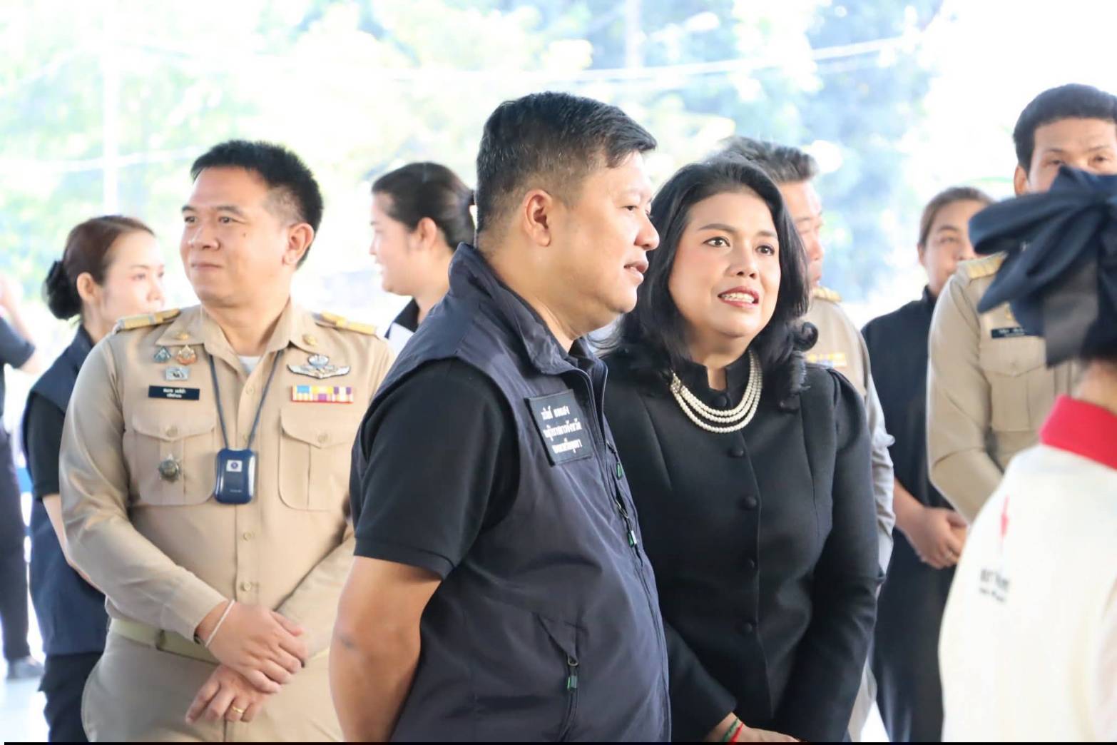 title - นางสาวสิริมา แจ้งกระจ่าง ผู้อำนวยการศูนย์ส่งเสริมและพัฒนาอาชีพเสริมนอกภาคการเกษตร ให้การต้อนรับ นายชวนินทร์ วงศ์สถิตจิรกาล ผู้ว่าราชการจังหวัดพระนครศรีอยุธยา และหัวหน้าส่วนราชการ เข้าเยี่ยมชม แผนกฝึกอบรม ศพส. ณ ศูนย์ส่งเสริมและพัฒนาอาชีพเสริมนอกภาคการเกษตร (ศูนย์ศิลปาชีพ บางไทรฯ (เดิม))